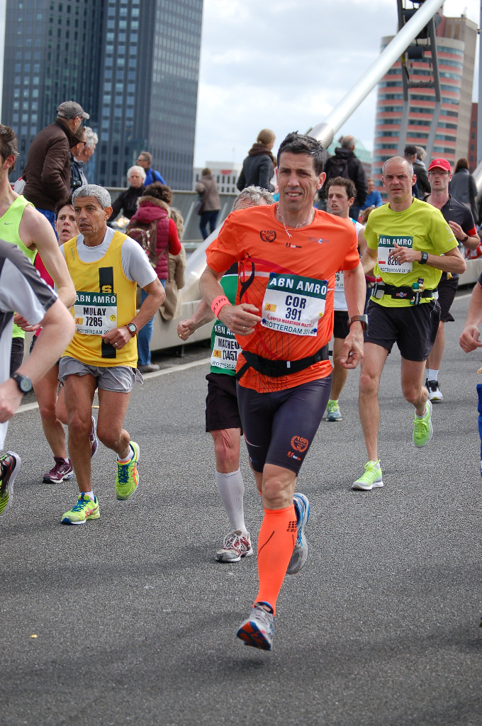 Cor Terlouw in 100 marathon club Nederland outfit, 100ste marathon